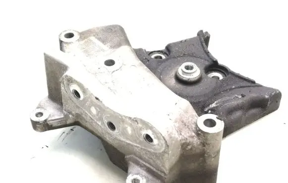 Opel Vectra C Engine mounting bracket 55210530