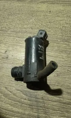 Volvo V70 Windscreen/windshield washer pump 9169611