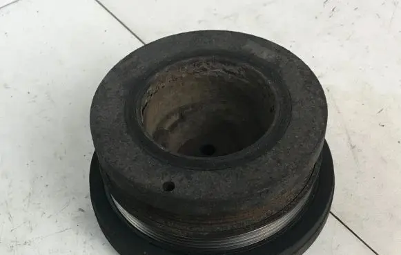 BMW 5 E39 Crankshaft pulley 2247890