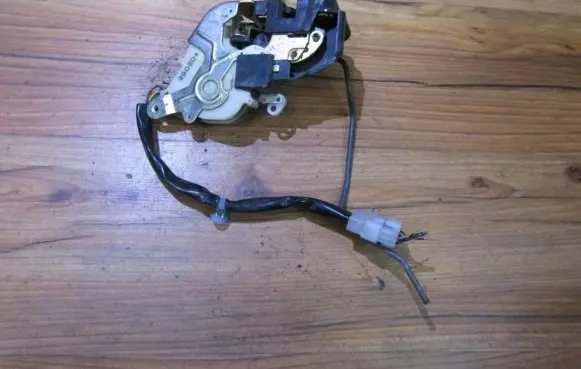 Mazda 626 Front door lock 990604
