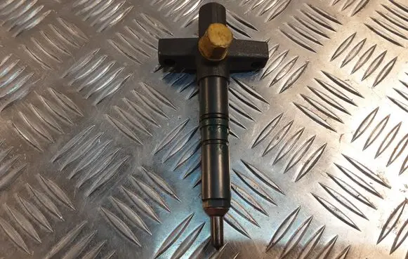 Mitsubishi Pajero Fuel injector 087Z484410