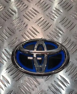 Toyota Yaris XP210 Manufacturer badge logo/emblem PK13345