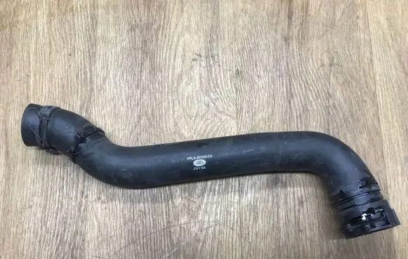 Land Rover Discovery 5 Engine coolant pipe/hose FPLA8D033CA