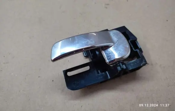 Nissan Qashqai+2 Rear door interior handle