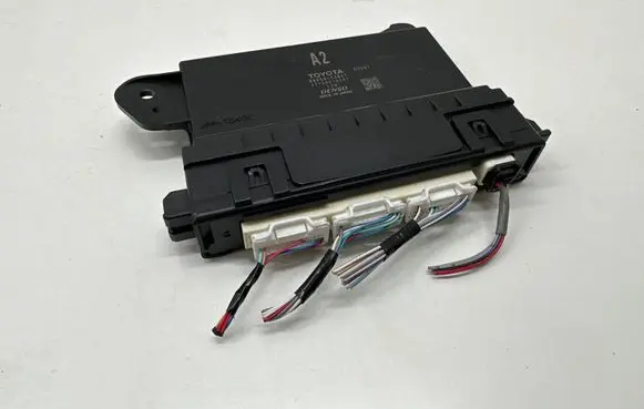 Toyota Camry VIII XV70 Other control units/modules 8865033D21