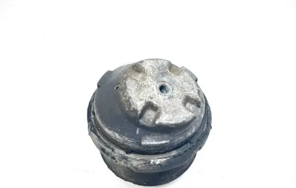 Mercedes-Benz S W220 Engine mount bracket