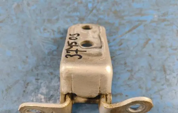 Toyota Prius (XW30) Front door lower hinge 6876020121
