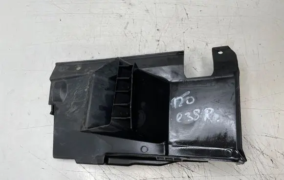 BMW 7 E38 Air intake duct part 8235260
