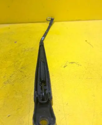 Renault Modus Front wiper blade arm 8200360823A