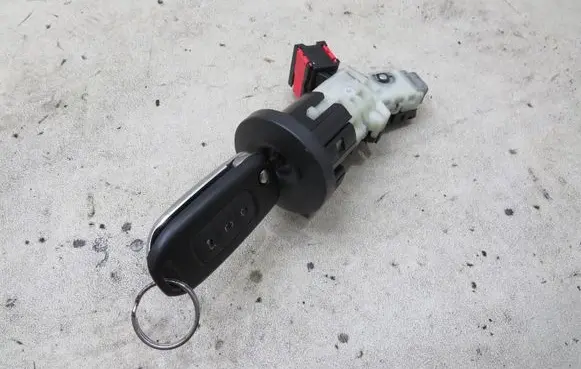 Renault Twingo III Ignition lock KRIS235789