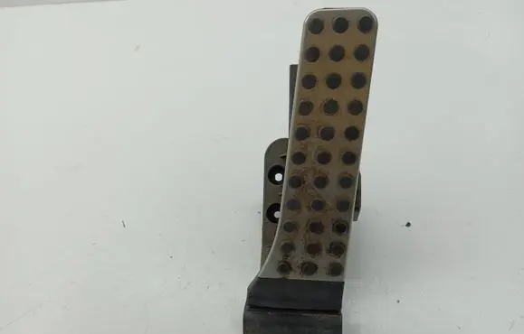 Mercedes-Benz C W204 Accelerator throttle pedal A2043000204