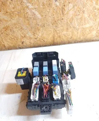 Hyundai Santa Fe Fuse module 9118826104 SM03MY 03175N