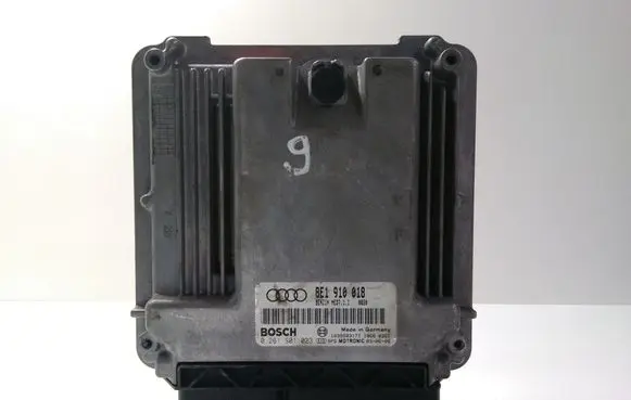 Audi A4 S4 B6 8E 8H Engine control unit/module 8E1910018 0261S01023