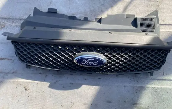 Ford Focus C-MAX Front grill 3M51R8138 3M5116613AE