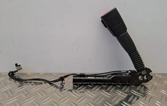 BMW 3 E90 E91 Front seatbelt buckle 33040940