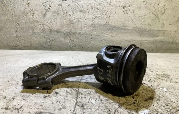 Volvo V70 Piston with connecting rod