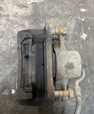 KIA Sportage Front brake caliper 0104