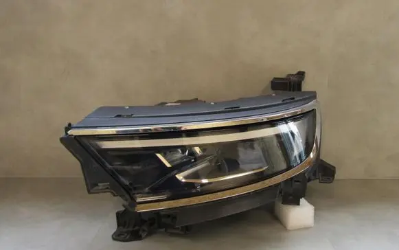 Opel Mokka X Headlight/headlamp 9834016880