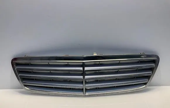 Mercedes-Benz C W203 Front grill A2038800283 2038800283