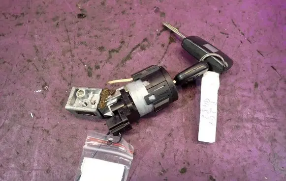 Mercedes-Benz E C207 W207 Ignition lock 