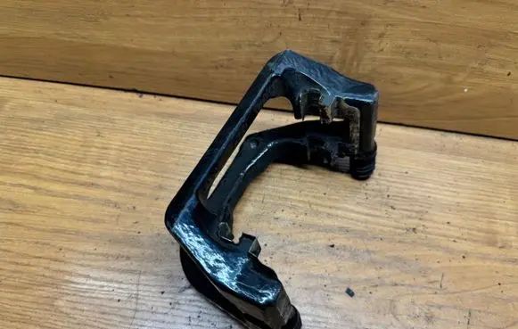 BMW 6 F06 Gran coupe Brake caliper pad carrier rear 3332A