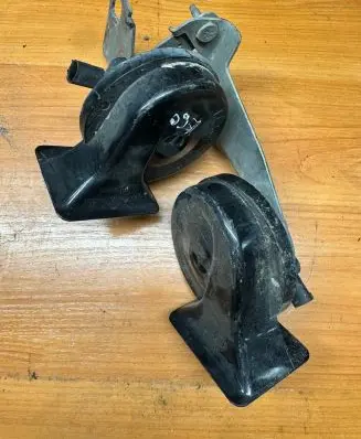 BMW 5 E60 E61 Horn signal 0092013 65V401