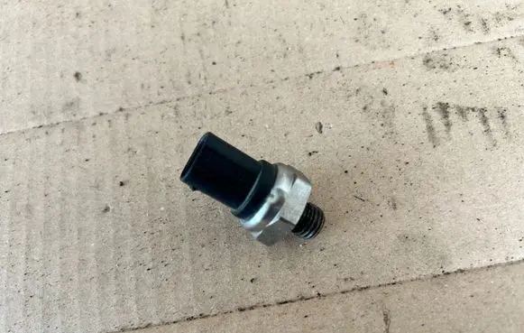 Mercedes-Benz Vito Viano W639 Fuel pressure sensor A0061536028