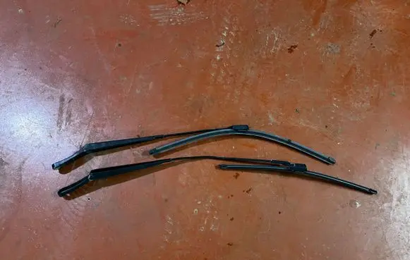 Volkswagen Touran I Headlight wiper blade set 2K1955410A