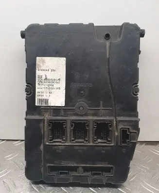 Renault Megane II Comfort/convenience module 8200305575 S118400200I