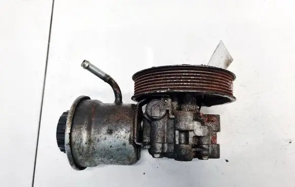 Toyota Avensis T250 Power steering pump