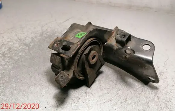 Toyota Corolla Verso E121 Engine mount bracket