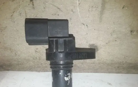 Mazda 323 F Crankshaft position sensor J5T23281