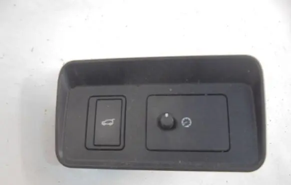 Land Rover Discovery Sport Tailgate/boot open switch button FK7211654BC
