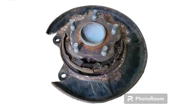 Nissan Leaf I (ZE0) Rear wheel hub