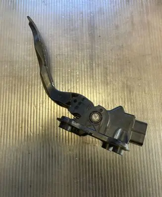 Peugeot 4007 Accelerator throttle pedal MN101543 48098841246 07297C3B