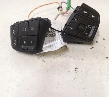 Steering wheel buttons/switches