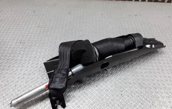 Volvo S80 Front seatbelt 39865061