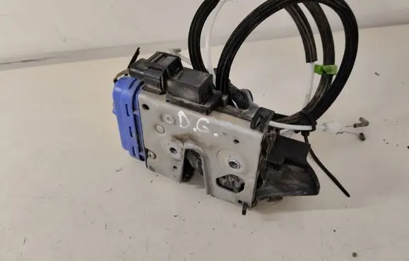 Audi A8 S8 D2 4D Rear door lock 4D0839016D