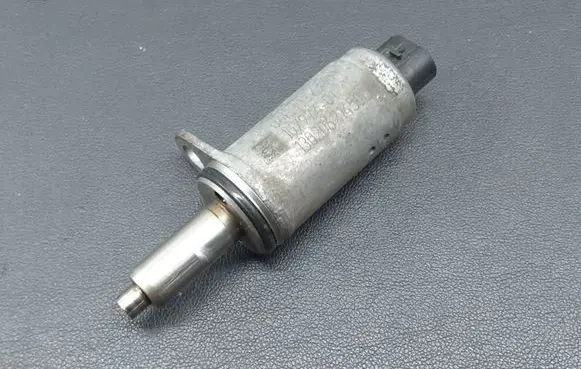 Audi A8 S8 D4 4H Camshaft vanos timing valve 06E103697H 10797401