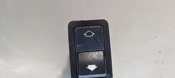 BMW 5 E39 Electric window control switch 8368974