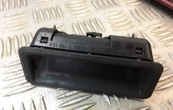 BMW 3 E90 E91 Tailgate/boot open switch button 7118158