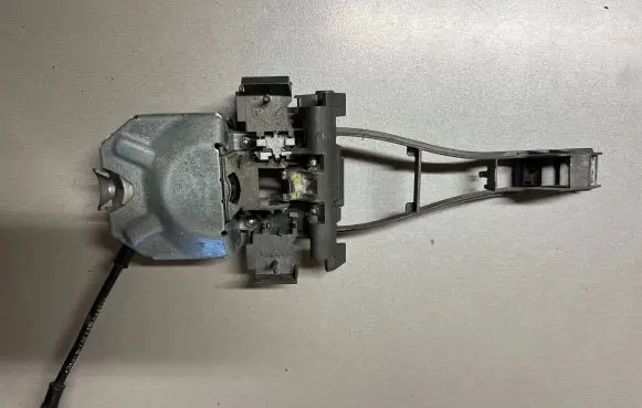 Volvo V50 Front door exterior handle/bracket 