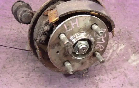 Hyundai Accent Rear wheel hub spindle/knuckle 