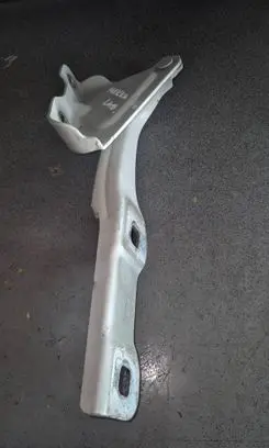 Engine bonnet/hood hinges