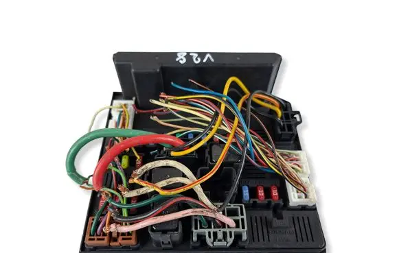Nissan Qashqai Fuse module 284B7JD02C 522753F01