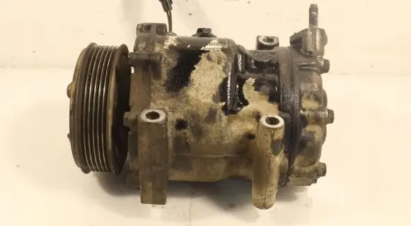 Volvo V50 Air conditioning (A/C) compressor (pump) 31348245