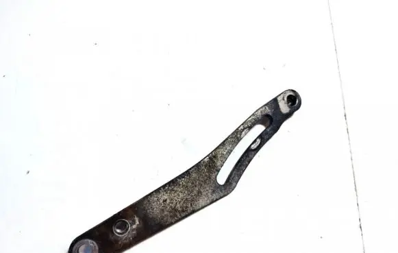 Toyota Yaris Engine mounting bracket
