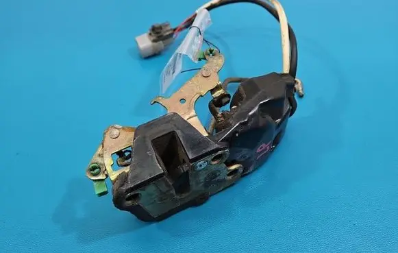 Toyota RAV 4 (XA10) Front door lock IMPRK1563861