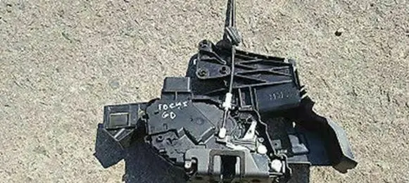 Ford Focus Rear door lock 4M5AA26412EE