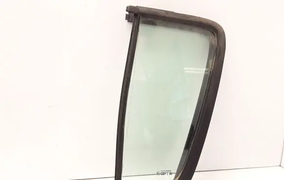Suzuki Swift I Rear vent window glass 43R001583 AS2 M3232